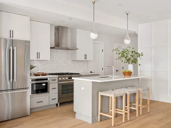 8 Poplar Rd Unit A, Cambridge, MA 02138