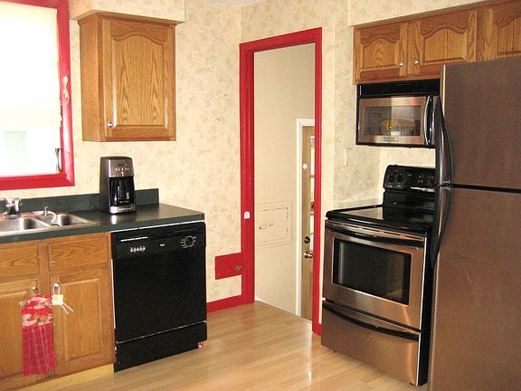 Upgraded Kitchen with stainless steel appliances