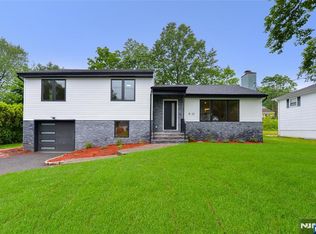 15-22 Radburn Rd, Fair Lawn, NJ 07410