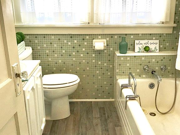 4th image of 1727 Glenmount Ave