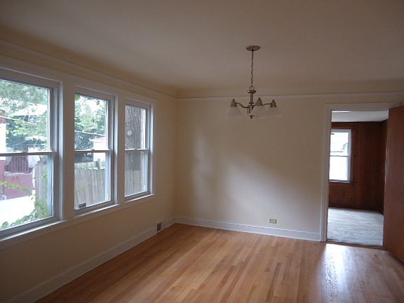 3rd image of 10422 S Claremont Ave