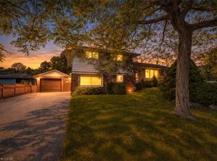 765 Wesley St, Burlington, ON L7R 3H3