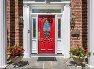 111 Borglum Rd, Manhasset, NY 11030