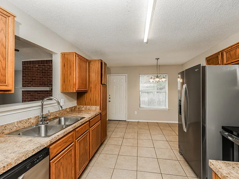 1223 Reeves Ln — Photo 7