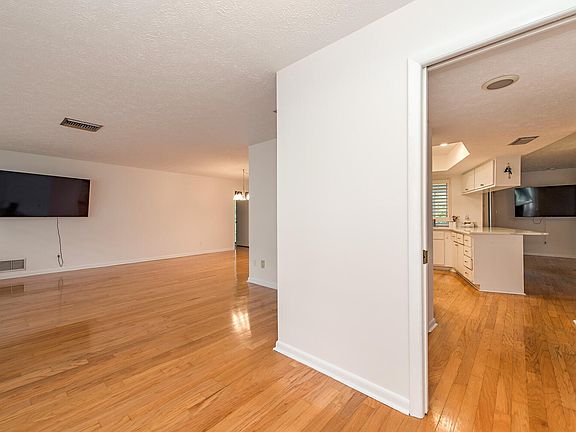 4th image of 2545 70th St SW