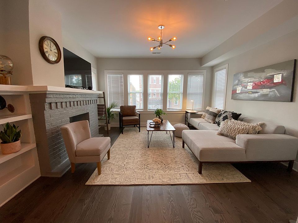 1st image of 3147 N Ridgeway Ave #1