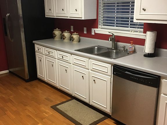 3rd image of 440 Pioneer Trl