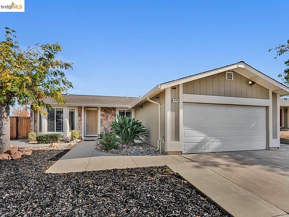 3rd image of 2109 Greenwood Pl