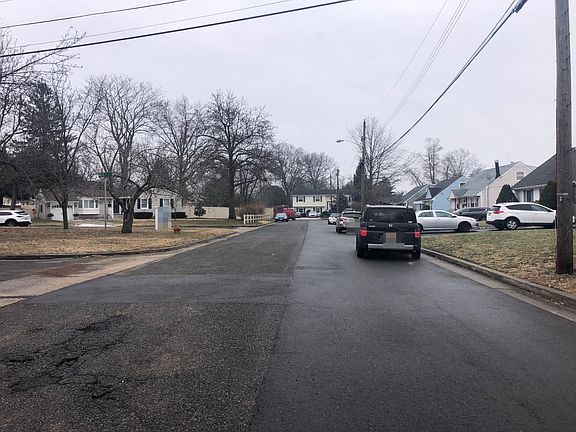 5th image of 16 Harkins Dr