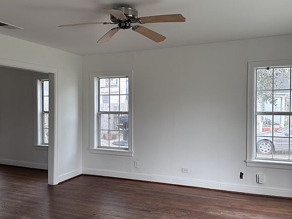 2nd image of 2839 Topeka St