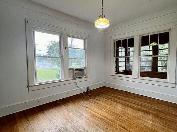 Bonus Room or Third Bedroom, No Closet Space