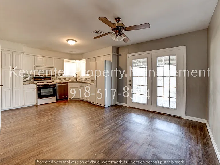 209 N 11th St — Photo 9