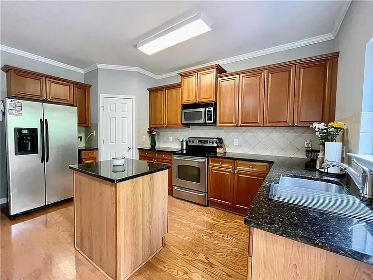 1481 Liberty Pkwy NW — Photo 8