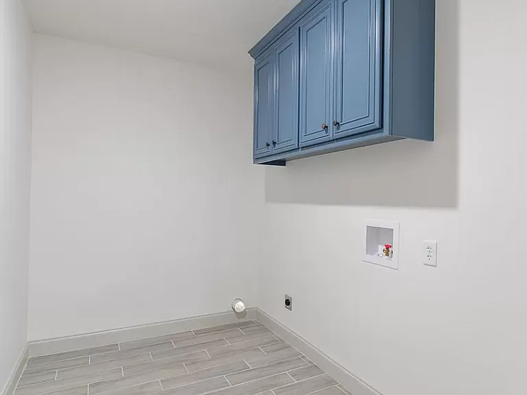 4047 Gramercy Dr — Photo 13