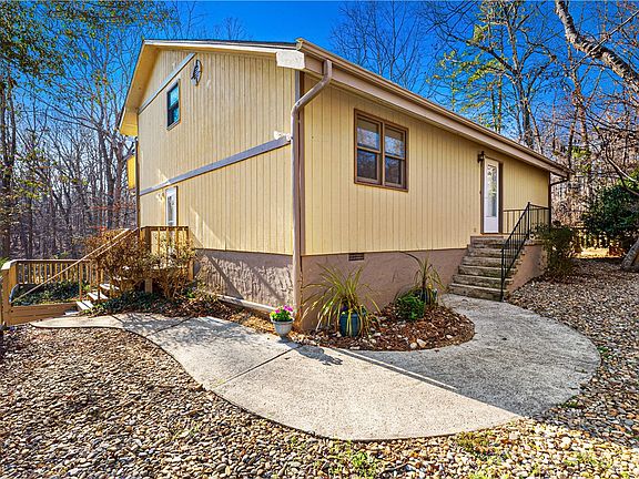 3rd image of 251 Cherokee Dr