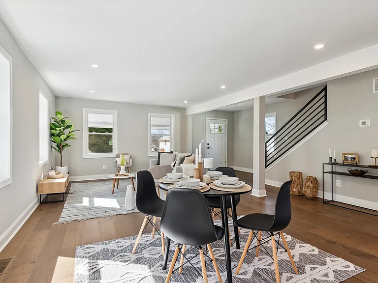 933 Henry Ave — Photo 9