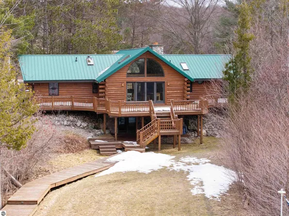 549 Cedar Shores Trl, Central Lake, MI 49622