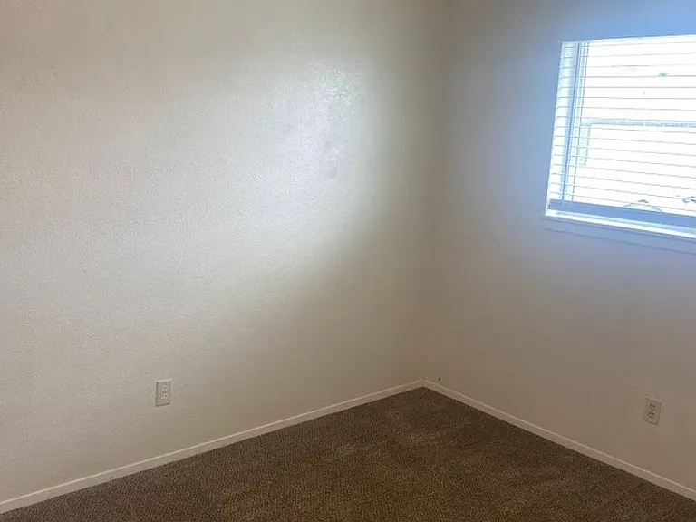 1216 S Juniper St — Photo 8