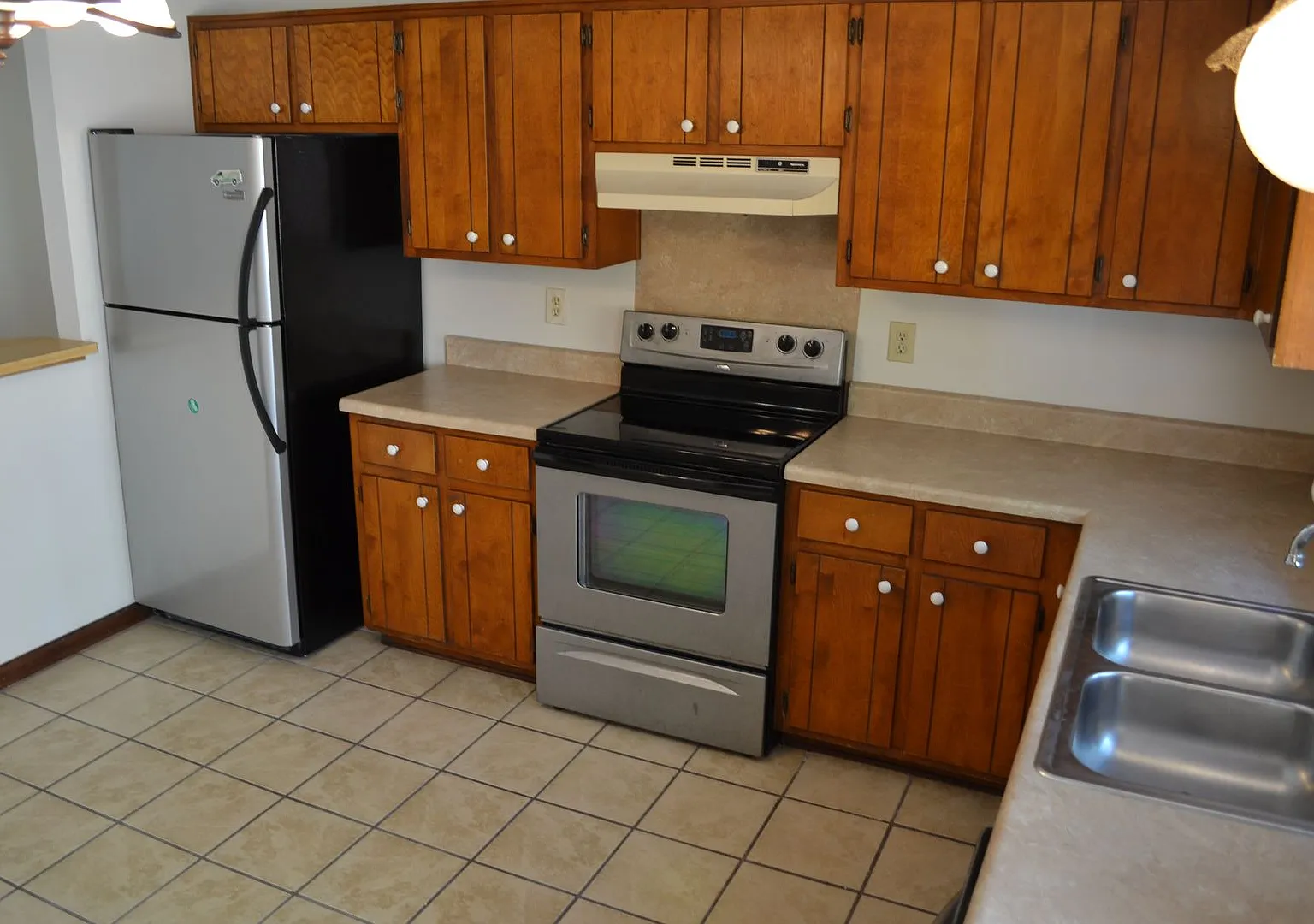 124-126 Corey Circle — Photo 3