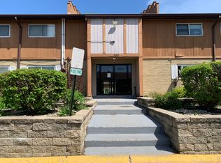 860 E Old Willow Rd APT 126, Prospect Heights, IL 60070