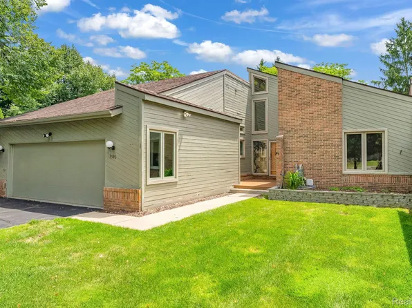 3595 Wabeek Lake Dr W, Bloomfield Hills, MI 48302