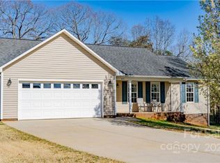 1820 Woodleaf Ct, Conover, NC 28613