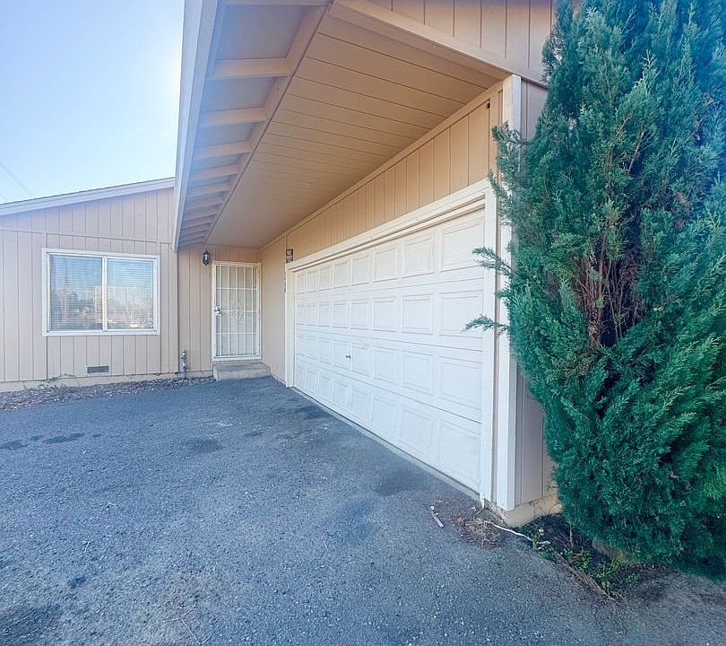 1st image of 3594 Railroad Ave