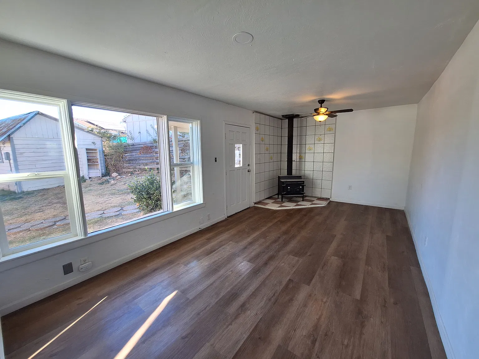 371 Luddy Ln — Photo 4