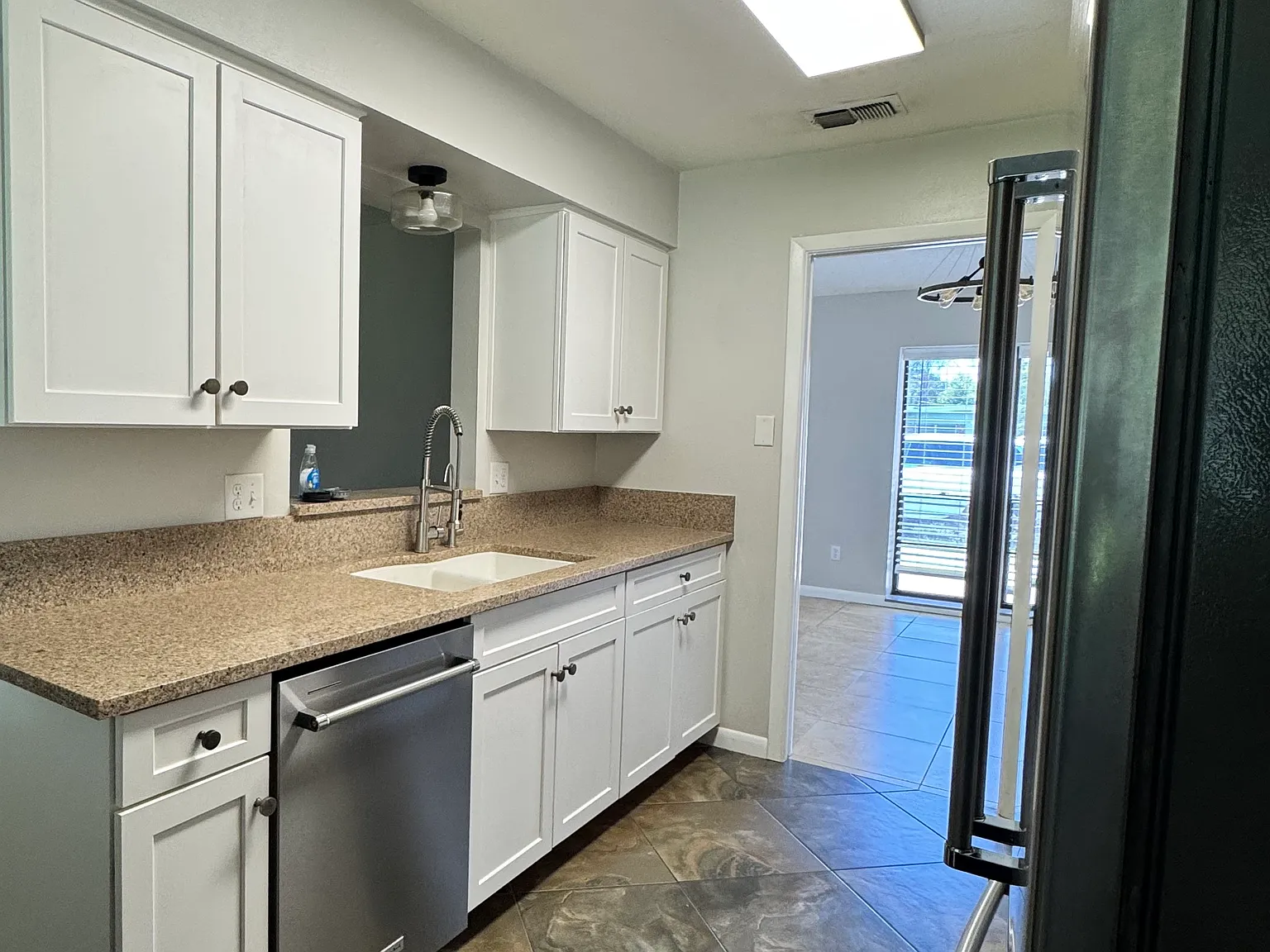3 bed, 1440 sqft, $2,500 — Photo 3