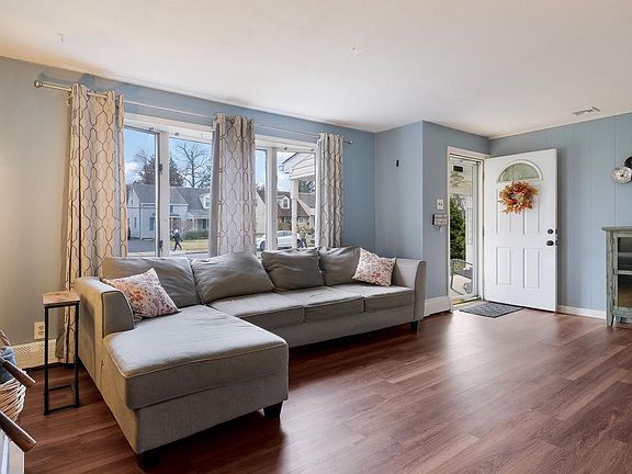 4th image of 437 Newton Rd