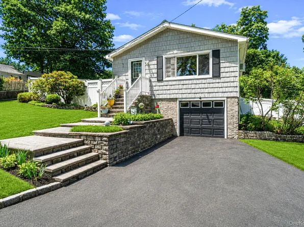 46 Longfellow Drive, Kings Park, NY 11754