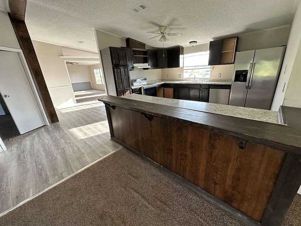 4 bed, 2.0 bath, 2304 sqft, $1,999 — Photo 3