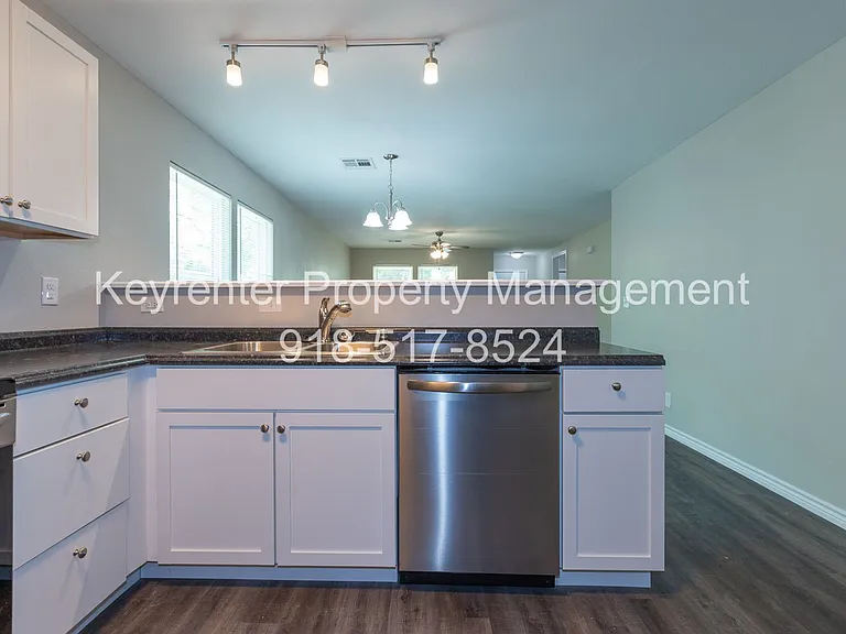 808 N Franklin Ave — Photo 14