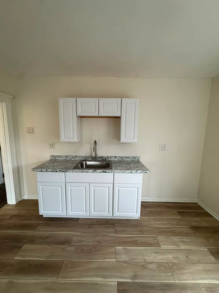 3 bed, $1,195 — Photo 1