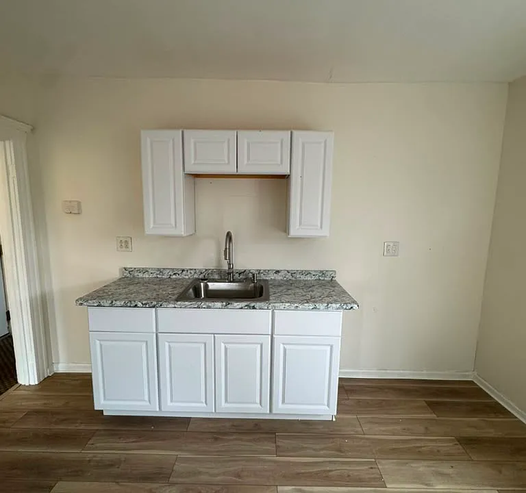 202 E Belden Ave #7