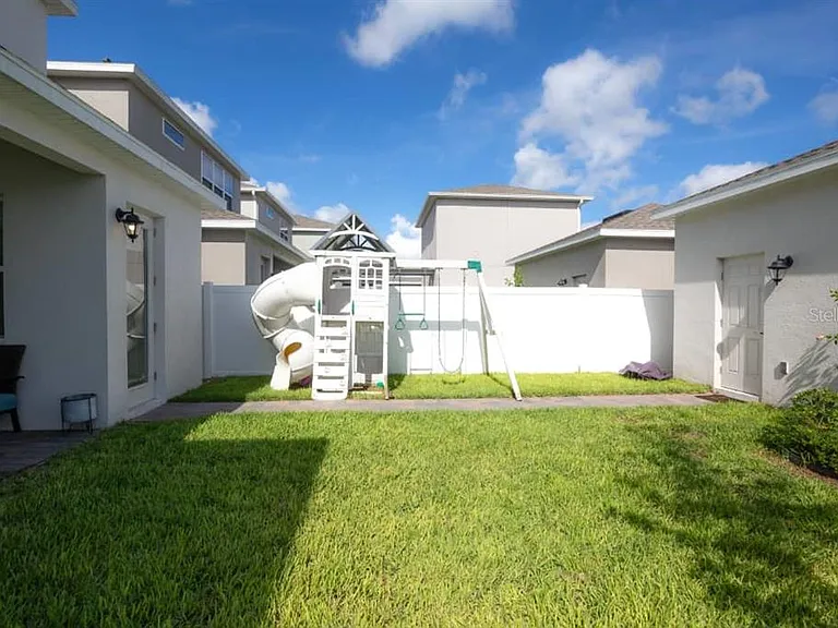 15367 Gilligan Ct — Photo 2