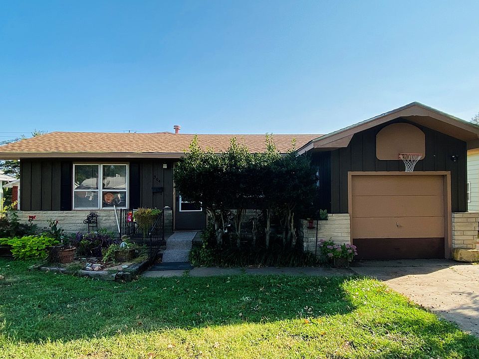 1st image of 304 W Fresno Ave