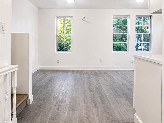 4th image of 927 Summit Avenue