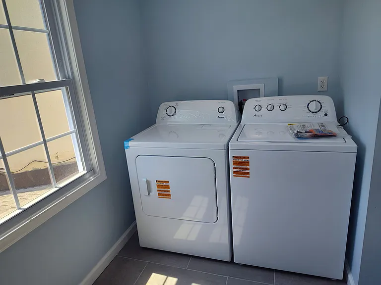 2275 Reading Ave #1 — Photo 6