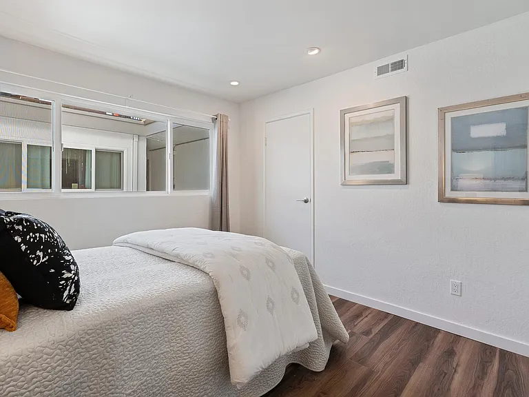 5270 College Ave #8 — Photo 13
