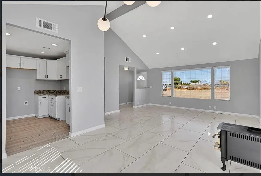 2 bed, 1025 sqft, $2,000 — Photo 4