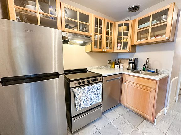 3rd image of 319 Dartmouth St APT 3