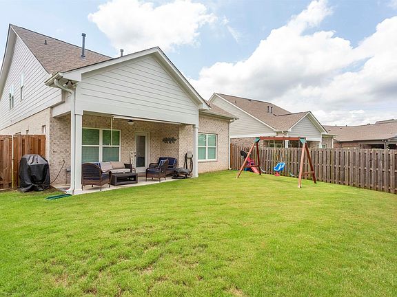 3rd image of 1441 Woodridge Pl