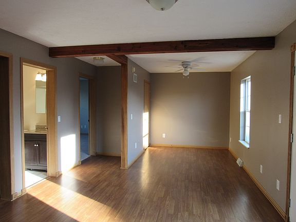5th image of 898 Lora Lee Dr