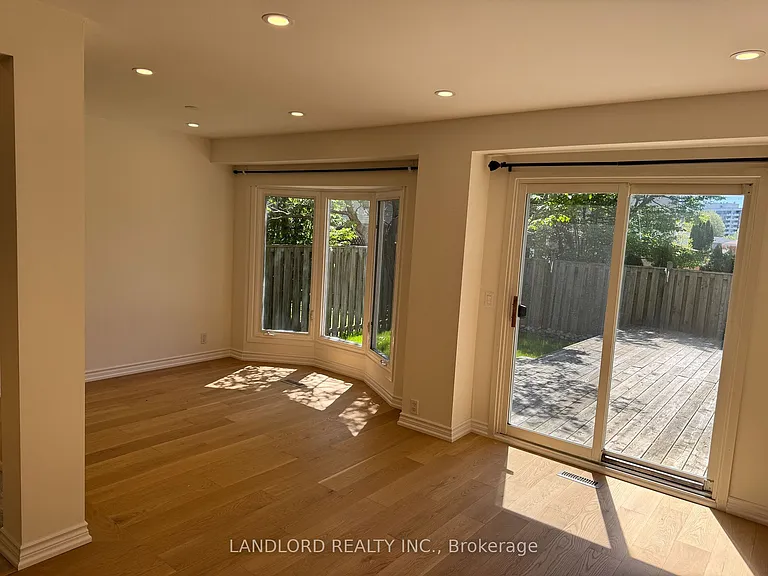 19 Vanessa Rd — Photo 7