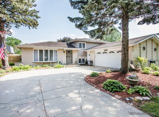 2931 Spring Green Dr, Darien, IL 60561