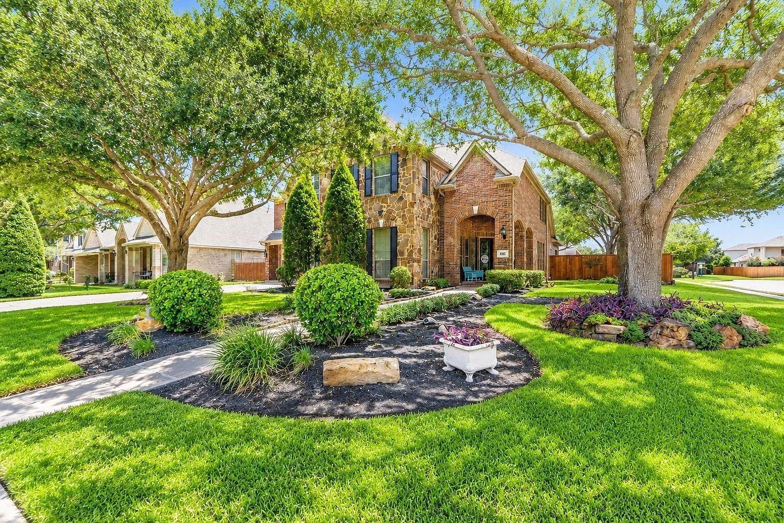 4 bed, 3.5 bath, 3978 sqft, $5,000 — Photo 1