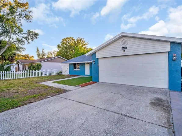12392 Cumberland Dr, Largo, FL 33773