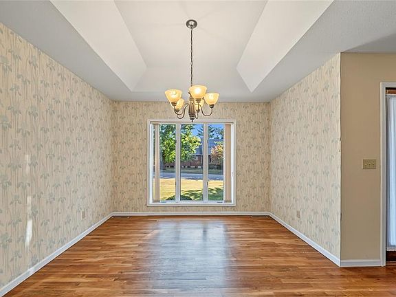5th image of 616 Brighton Ct