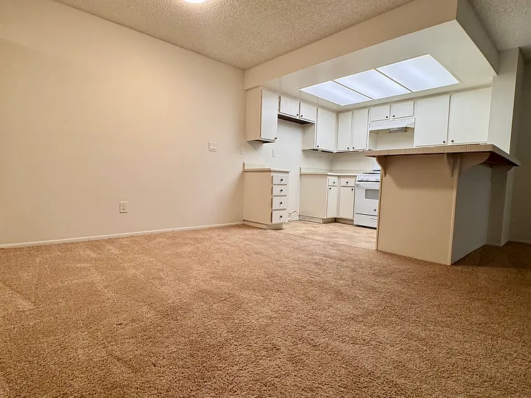 4901 Whitsett Ave #206 — Photo 6